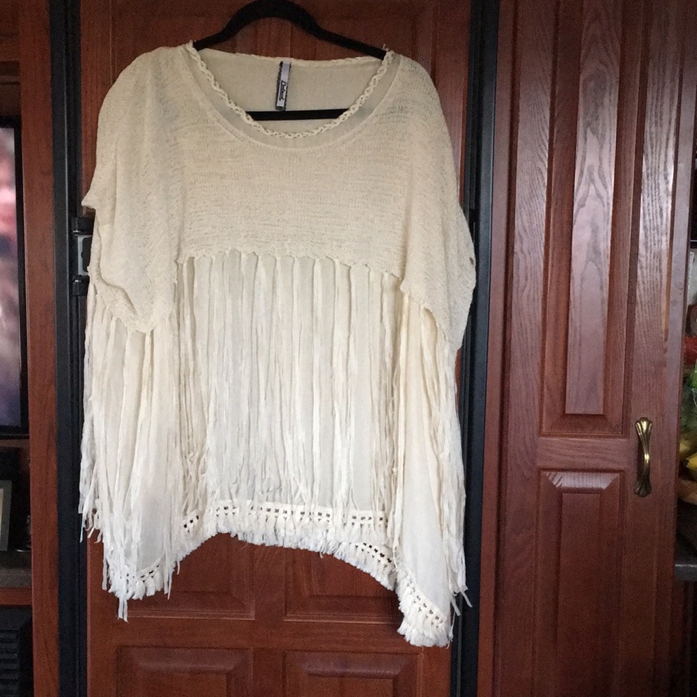 Petrol cream colored sleeveless top.